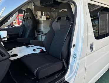 TOYOTA�@�n�C�G�[�X�@TRH214�i2020�N�j�@�Ɂ@RECARO�i���J���j�@SR-C�@BK100�@A/R�@BK/SIL�@����