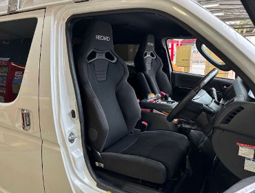 TOYOTA�@�n�C�G�[�X�@GDH211K�i2023�N�j�@�Ɂ@RECARO�i���J���j�@SR-C�@BK100�@A/R�@BK/BK�@�A�[�����X�g�t���@�~���E�@����