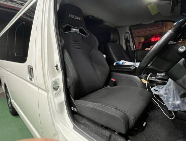 TOYOTA�@�n�C�G�[�X4�^�@KDH201�@�Ɂ@RECARO�i���J���j�@SR-C�@BK100�@A/R�@BK/BK�@����