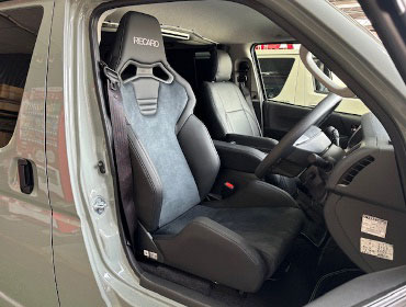 TOYOTA�@�n�C�G�[�X�@8�^�@�i���[�f�B�[�[���i2024�N�j�@�Ɂ@RECARO�i���J���j�@SR-S�@UT100�@BK�@����