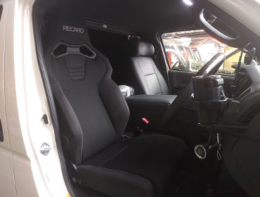 TOYOTA�@�n�C�G�[�X�@GDH206V�i2024�N�j�@�Ɂ@RECARO�i���J���j�@SR-C�@BK100H�@A/R�@BK/BK�@�V�[�g�q�[�^�[�t���@����