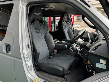 TOYOTA�@�n�C�G�[�X2�^�@���C�h�f�B�[�[���@�Ɂ@RECARO�i���J���j�@SR-C�@UT100H�@A/R�@BK�@�V�[�g�q�[�^�[�t���@�~���E�@����