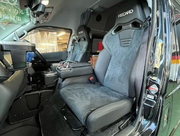 TOYOTA�@�n�C�G�[�X7�^�@TRH200K�i2024�N�j�@�Ɂ@RECARO�i���J���j�@SR-C�@UT100H�@A/R�@BK�@�V�[�g�q�[�^�[�t���@�~���E�@����