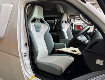 TOYOTA�@�n�C�G�[�X���C�h8�^�@TRH226K�i2024�N�j�@�Ɂ@RECARO�i���J���j�@SR-C�@UT100H�@A/R�@�T�[�W�O���C�@�V�[�g�q�[�^�[�t���@�A�[�����X�g�t���@���@SR-C�@UT100�@A/R�@�T�[�W�O���C�@�A�[�����X�g�t���@����