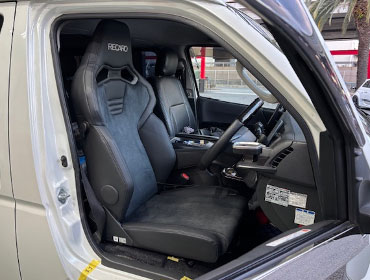 TOYOTA�@�n�C�G�[�X�@GDH201V�i2018�N�j�@�Ɂ@RECARO�i���J���j�@SR-C�@UT100H�@A/R�@BK�@�V�[�g�q�[�^�[�t���@����