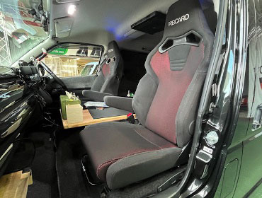 TOYOTA�@�n�C�G�[�X�@TRH214W�i2012�N�j�@�Ɂ@RECARO�i���J���j�@SR-C�@BK100H�@A/R�@BK/RED�@�V�[�g�q�[�^�[�t���@�A�[�����X�g�t���@���@SR-C�@BK100�@BK/RED�@�A�[�����X�g�t���@����