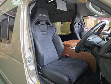 TOYOTA�@�n�C�G�[�X�i2023�N�j�@�Ɂ@RECARO�i���J���j�@SR-C�@UT100�@BK�@�~���E�@����