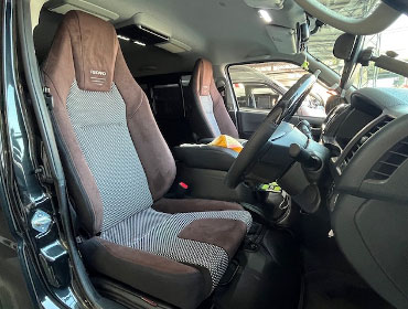 TOYOTA�@���W�A�X�G�[�X�@TRH211K�i2016�N�j�@�Ɂ@RECARO�i���J���j�@LX-F�@WU110�@A/R�@�u���E���@�~���E�@����