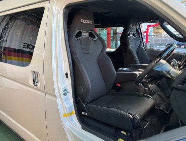 TOYOTA�@�n�C�G�[�X�@3BF-TRH216K�i2022�N�j�@�Ɂ@RECARO�i���J���j�@SR-C�@BK100H�@A/R�@BK/SIL�@�V�[�g�q�[�^�[�t���@�A�[�����X�g�t���@�~���E�@����