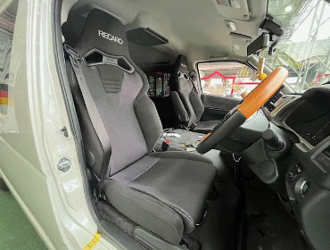 TOYOTA�@�n�C�G�[�X�@TRH219W�i2022�N�j�@�Ɂ@RECARO�i���J���j�@SR-C�@BK100�@�~���E�@����