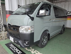 TOYOTA�@�n�C�G�[�X�@GDH206V�i2025�N�j�@�Ɂ@RECARO�i���J���j�@SR-C UT100�@�T�[�W�O���C�@�~���E�@����