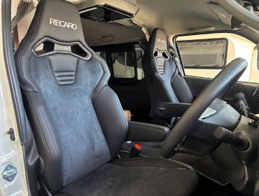 TOYOTA�@�n�C�G�[�X�@3BF-TRH216K�i2025�N�j�@�Ɂ@RECARO�i���J���j�@SR-C�@UT100H A/R BK�@�V�[�g�q�[�^�[�t���@�A�[�����X�g�t���@�~���E�@����