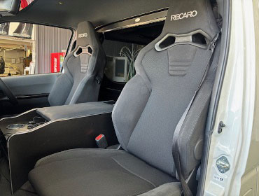 TOYOTA�@�n�C�G�[�X�@GDH201V�i2025�N�j�@�Ɂ@RECARO�i���J���j�@SR-C�@BK100H�@BK/BK�@�V�[�g�q�[�^�[�t���@�~���E�@����