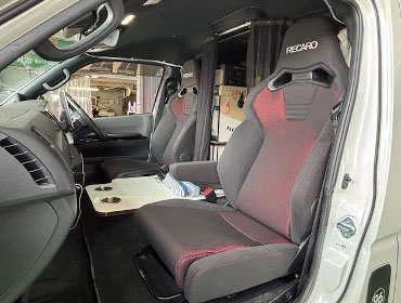 TOYOTA�@�n�C�G�[�X�S�^�@QDF-GDH201K�i2019�N�j�@�Ɂ@RECARO�i���J���j�@SR-C�@BK100�@A/R�@BK/RED�@�A�[�����X�g�t���@�~���E�@����