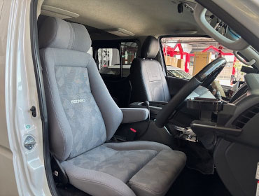 TOYOTA�@�n�C�G�[�X�@KDH201V�@�Ɂ@RECARO�i���J���j�@�G���S���hMV�@�O���C�@����