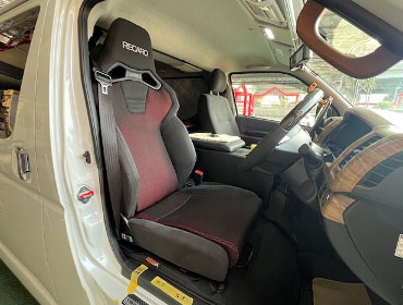 TOYOTA�@�n�C�G�[�X�@S-GL�i2025�N�j�@�Ɂ@RECARO�i���J���j�@SR-C�@BK100H�@BK/RED�@�V�[�g�q�[�^�[�t���@����