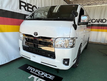 TOYOTA�@�n�C�G�[�X�@3DF-GDH206V�i2023�N�j�@�Ɂ@RECARO�i���J���j�@SR-C�@BK100�@A/R�@BK/BK�@�~���E�@����