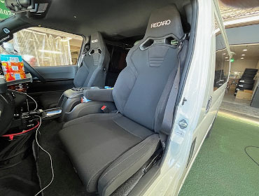 TOYOTA�@�n�C�G�[�X�@3DF-GDH206V�i2023�N�j�@�Ɂ@RECARO�i���J���j�@SR-C�@BK100�@A/R�@BK/BK�@�~���E�@����