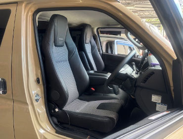 TOYOTA�@�n�C�G�[�X�@GDH206V�i2025�N�j�@�Ɂ@RECARO�i���J���j�@LX-F�@WL110H�@A/R�@BK�@�V�[�g�q�[�^�[�t���@�A�[�����X�g�t���~���E�@����