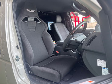 TOYOTA�@�n�C�G�[�X�@GDH206V�@�Ɂ@RECARO�i���J���j�@SR-C�@BK100�@BK/BK�@����