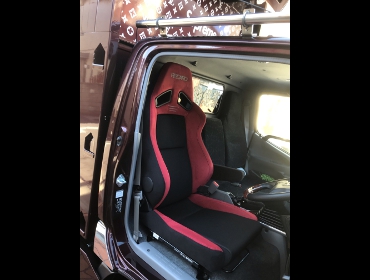 HINO �f���g���@ZRGXZU600T�@�Ɂ@RECARO�i���J���j�@SR-7F�@GU100�@RED�@�A�[�����X�g�t���@����