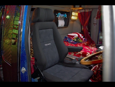 RECARO�i���J���V�[�g�j�@����@�X�y�[�X�����W���[�Ƀ��J���@�G���S���hMV�@BK�@�A�[�����X�g�t���@����