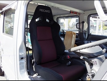 RECARO�i���J���V�[�g�j�@ISUZU�@�G���t�@NJR85�Ƀ��J���@SR-7F SK100�@BK/RED�@����