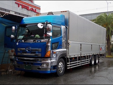 HINO�@�v���t�B�A��RECARO�i���J���j�V�[�g����