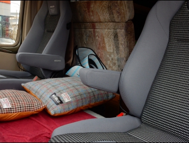 TOYOTA�@�R�[�X�^�[�@�L�����s���O�d�l�Ɂ@RECARO�i���J���jLX-F�@IN110�@�O���C�@A/R�@�~2�r�@����