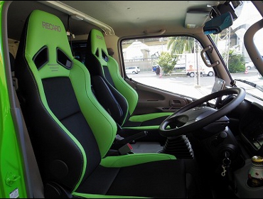 HINO�@�f���g���@XZU605M�@�Ɂ@RECARO�i���J���j�@SR-7F�@Lassic�@�O���[���@�~���E�@����