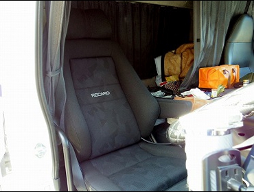 MITSUBISHI�@�ӂ����@�t�@�C�^�[�@4t�@FK61�i2018�N�j�@�Ɂ@RECARO�i���J���j�@�G���S���hMV�@BK�@�A�[�����X�g�t���@����