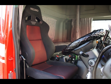 HINO�@�g���[���[�@�v���t�B�A�i2016�N�j�@�Ɂ@RECARO�i���J���j�@SR-7F�@GK100�@BK/RED�@�A�[�����X�g�t���@����