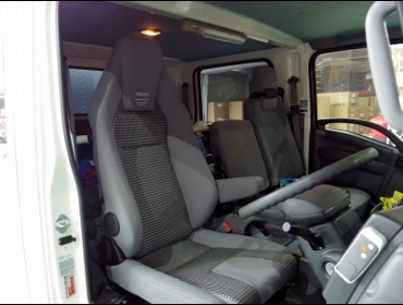 ISUZU�@�G���t�@NPR85AN�i2015�N�j�@�Ɂ@RECARO�i���J���j�@LX-F�@IN110�@�O���C�@�A�[�����X�g�t���@����